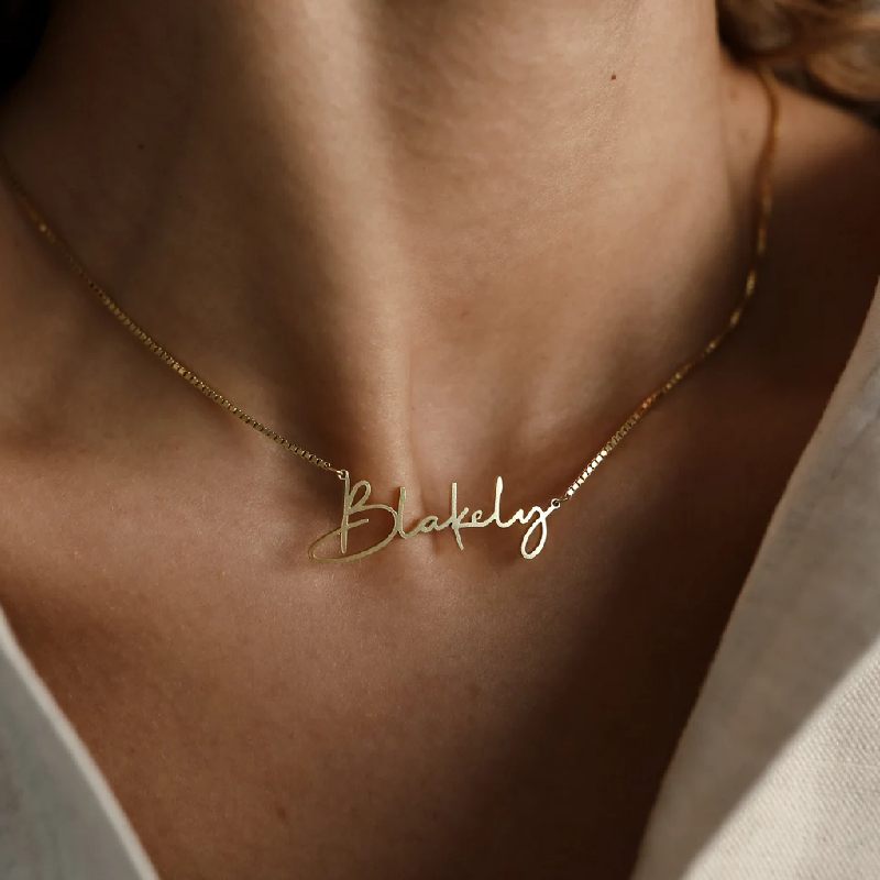 Helloice Custom Christmas Font Name Necklace