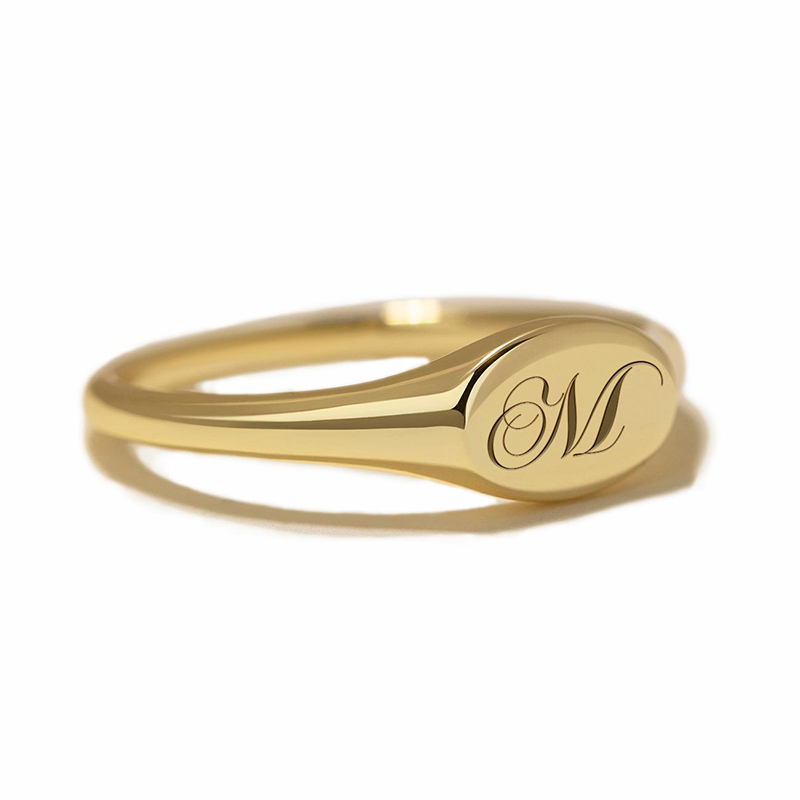 Helloice Oval Signet Initial Ring