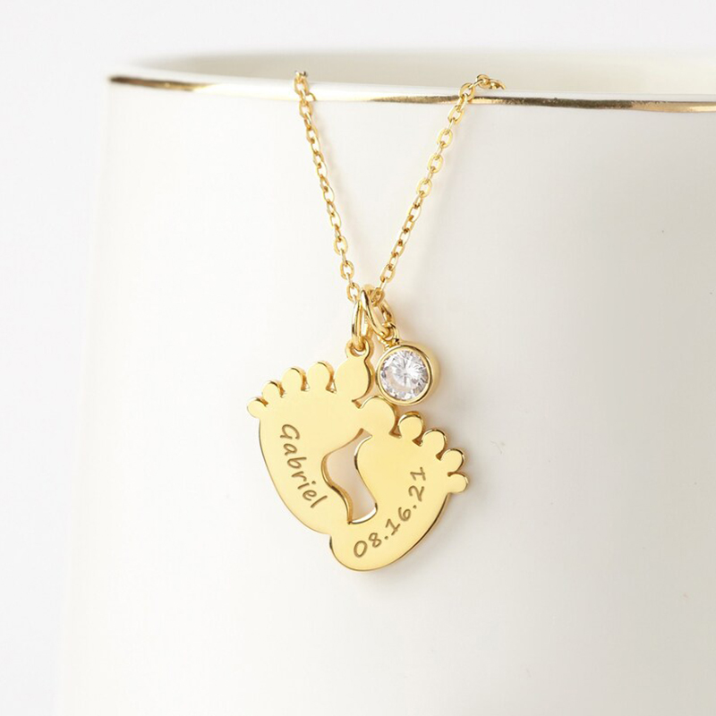 Helloice Personlized Baby Feet Name Necklace