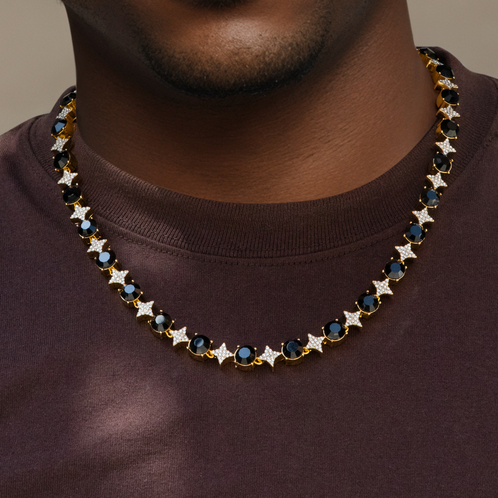 Helloice 8mm Black Stone Quadrangular Star Necklace in Gold