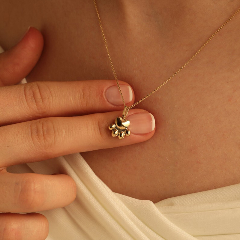 Helloice Engraved Paw Print Necklace