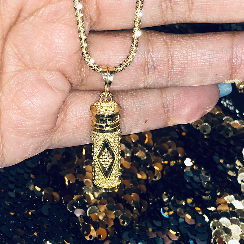 Helloice Cylinder Urn Pendant in Gold
