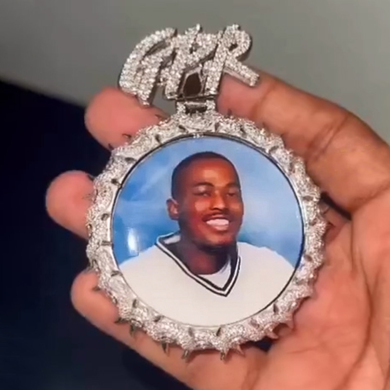 Helloice Iced Custom Photo & Name Thorn Disc Pendant