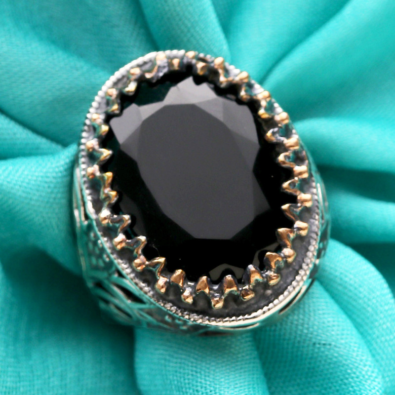 14-Carat Black Onyx Single-Stone Ring from India, "Dark Glimmer"